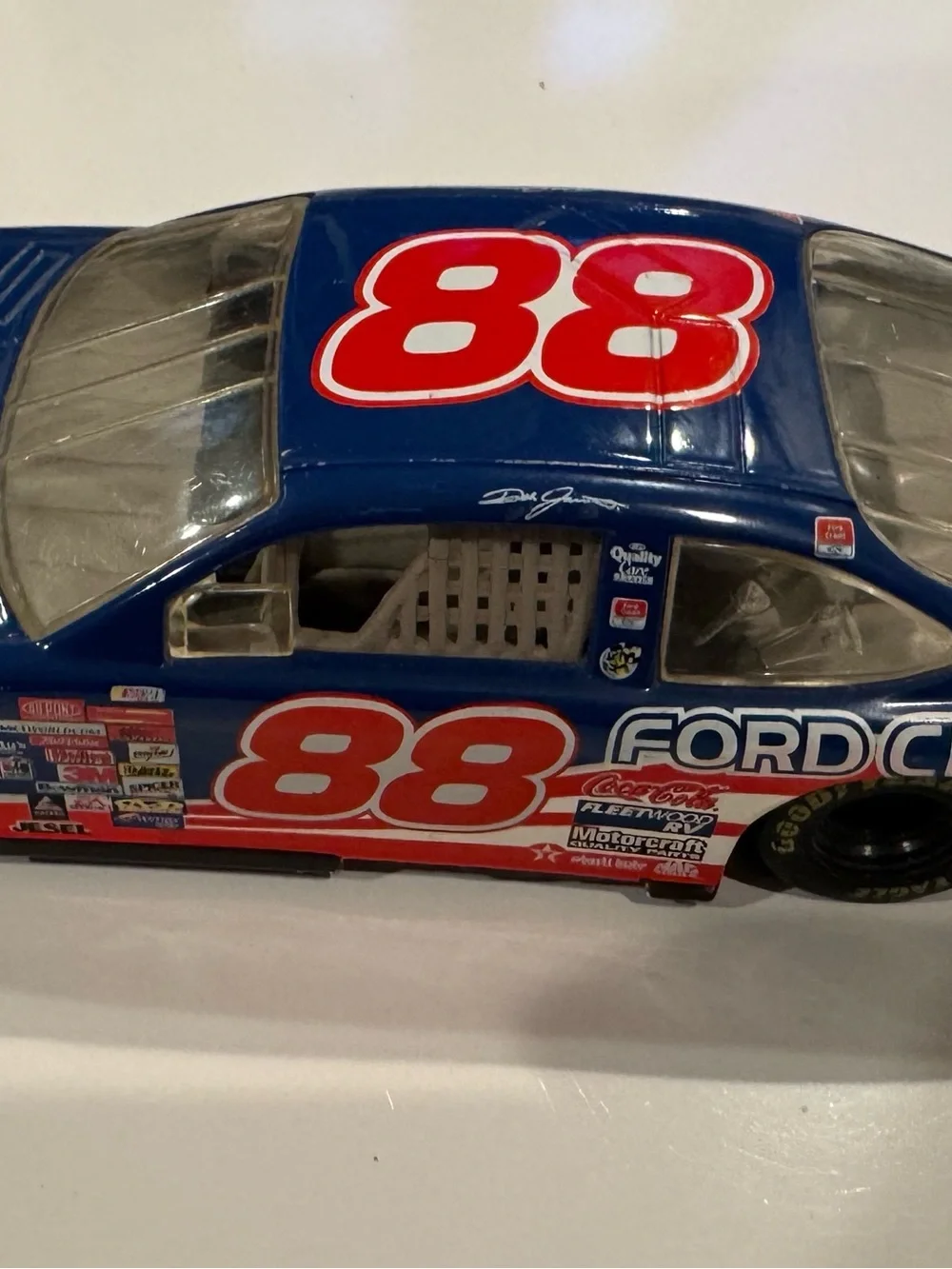 Dale Jarrett 88 Quality Care Ford Taurus 1:24 Action Racing Diecast 1999